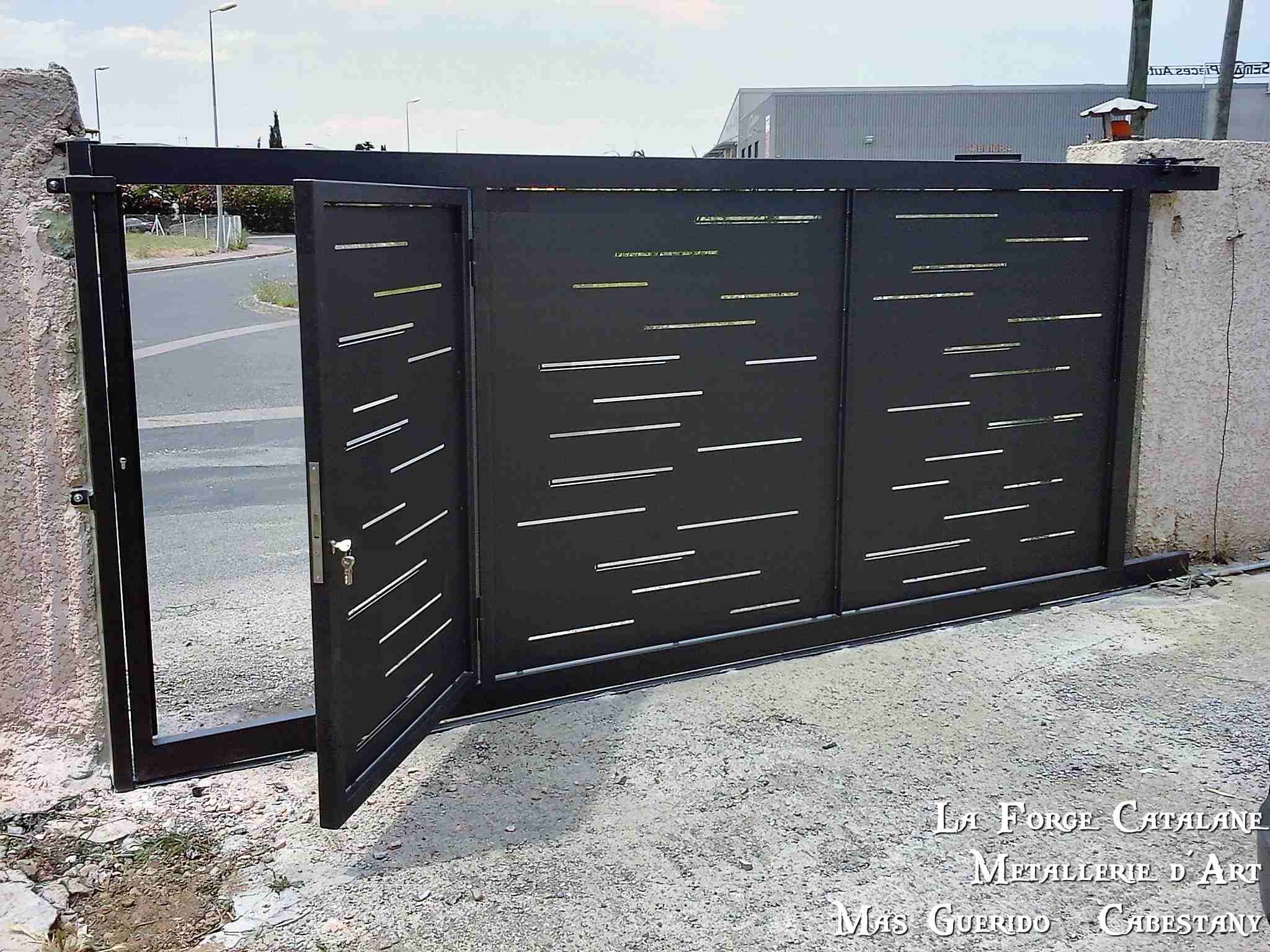 portail coulissant portillon integre decoupe laser thermolaquage forge catalane.jpg